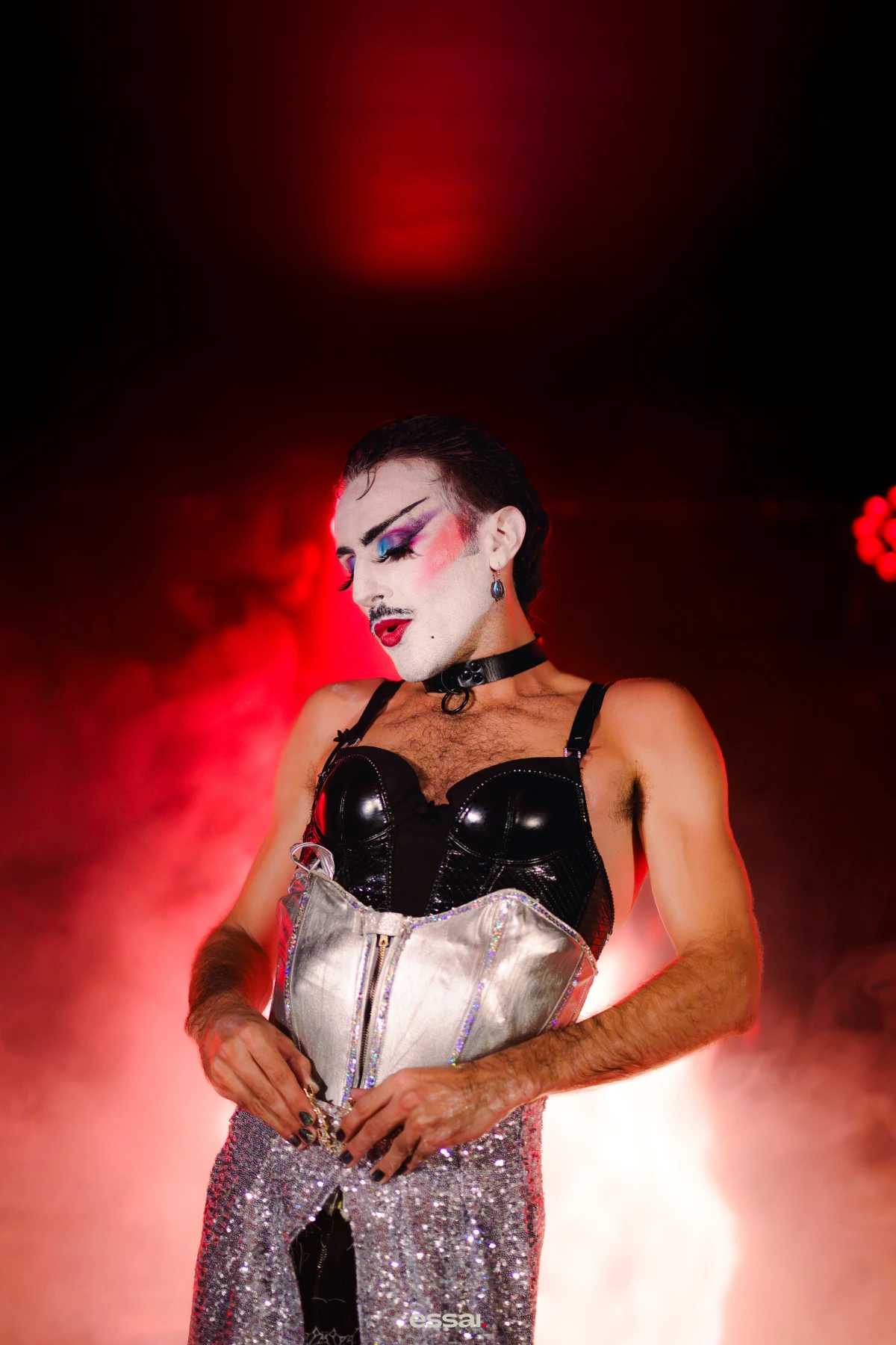 Moment fort d'un spectacle drag queen à Troyes - Photo par Yann Barthaux, photographe dans l'Aube